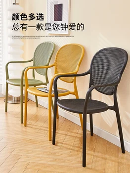 Karšto pardavimo paprastos plastikinės kėdės su porankiais, namų atlošas kėdės, sukrauti sutirštės valgomasis utdoor balkonas laisvalaikio kėdės