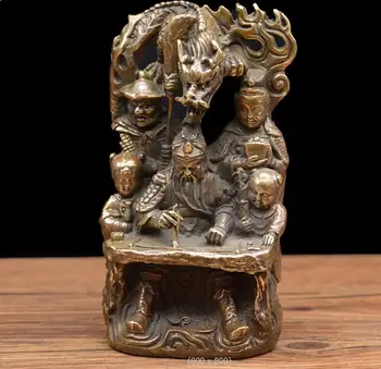 Vario Gong Guan skaito bronzos Buda papuošalus Pavasario ir Rudens Festivalis naktį